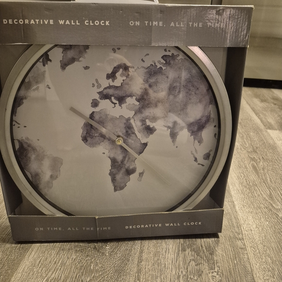 Marshalls Gray World Map Wall Clock - Picture 1 of 2
